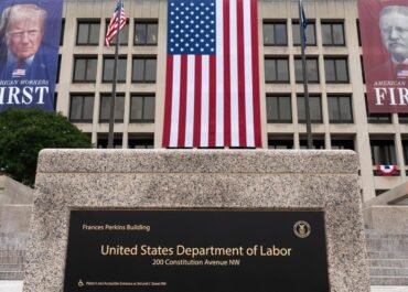 Claims for unemployment benefits drop to 196,000, lowest since mid-July