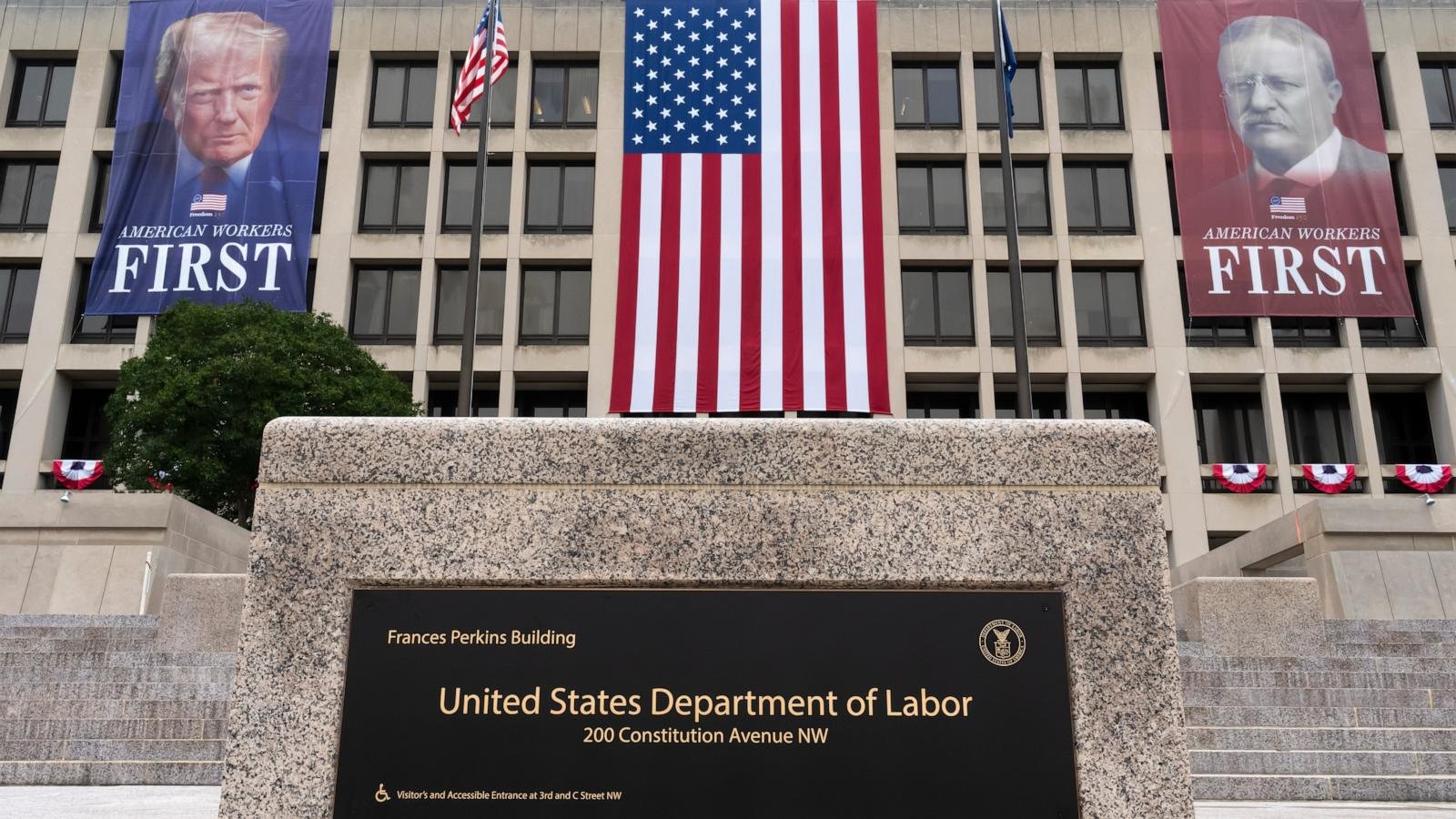 Claims for unemployment benefits drop to 196,000, lowest since mid-July